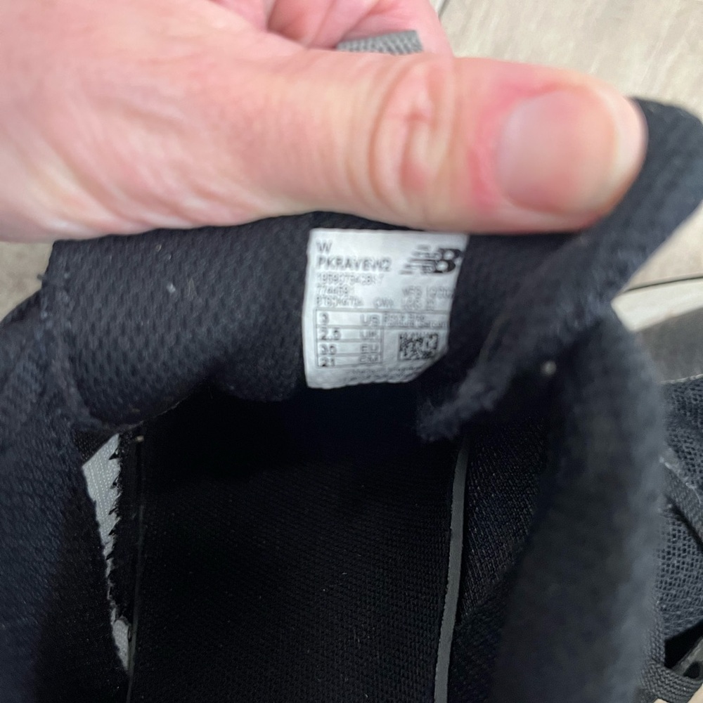 Boys New Balance - Picture 10 of 13